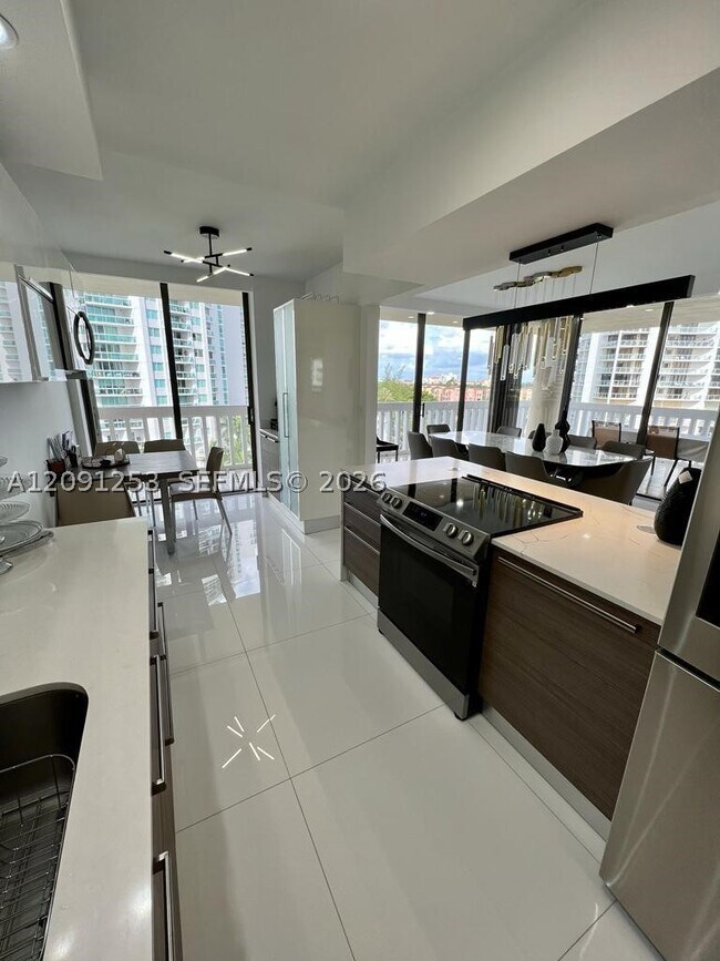 Foto del edificio - 19355 Turnberry Way