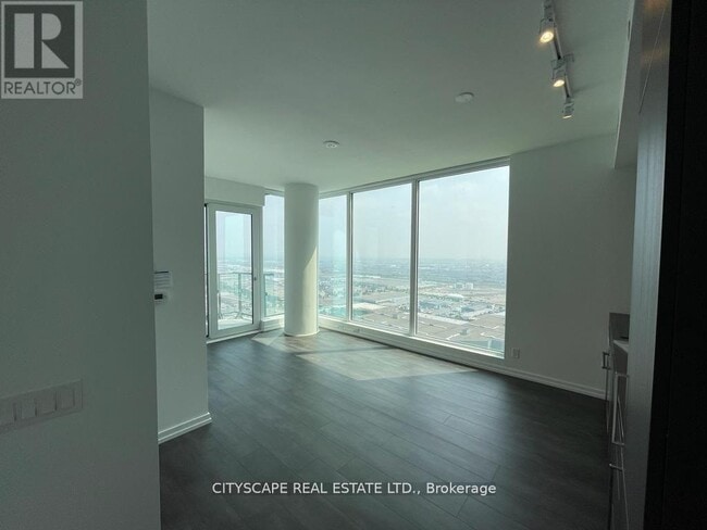 Photo du bâtiment - 1000-1000 Portage Pkwy