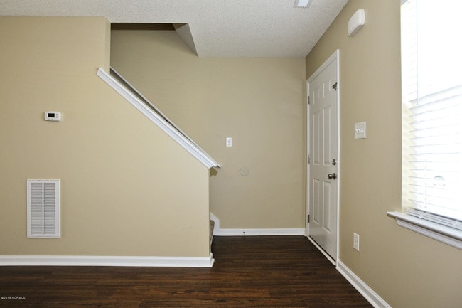 Building Photo - 6007 Grandeur Ave