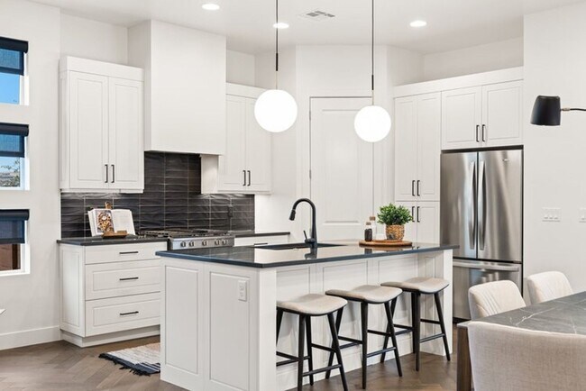 Foto del edificio - 3 Bedroom Single-Level Home with Resort-Style Amenities