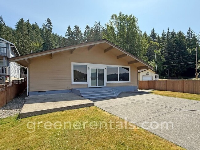 Building Photo - Waterfront Rambler on Summit Lake