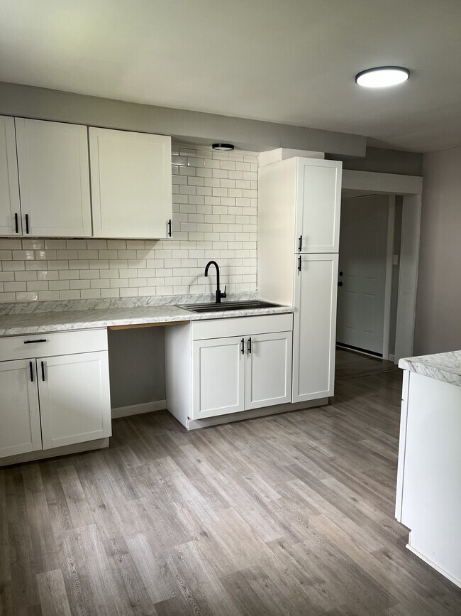 Foto del edificio - 4143 E 111th St