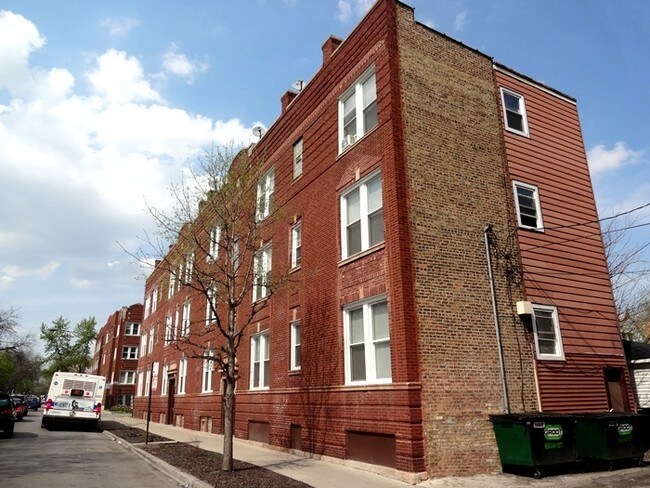 Foto del edificio - 3359 W Berteau Ave