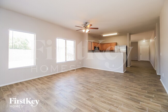 Building Photo - 521 E Red Rock Trail