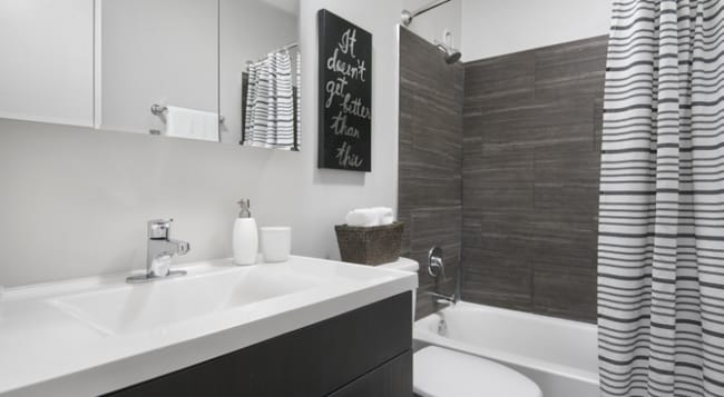 Building Photo - 37 E Delaware Pl