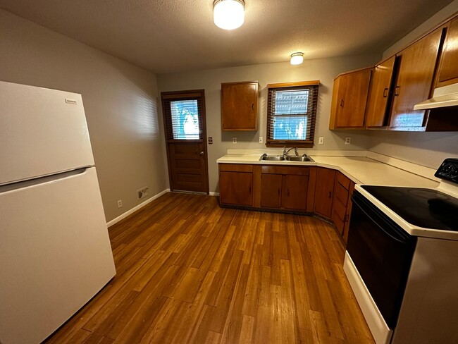 Foto del edificio - 9814-9816 Linden Ave