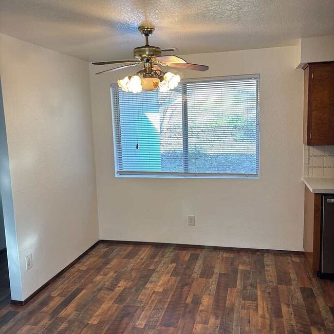 Foto del edificio - 274 Shakemill Rd