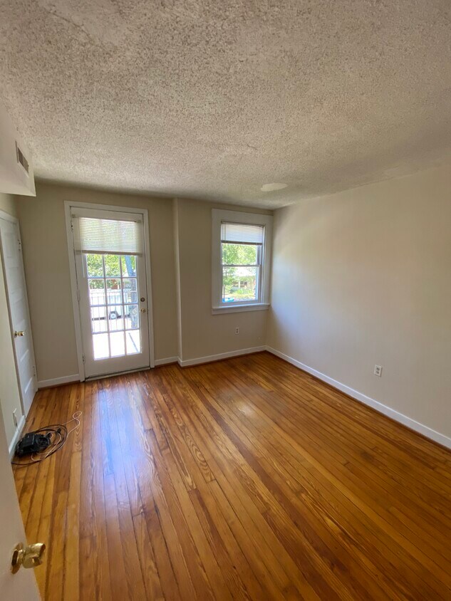 Primary Photo - 3141 Ellwood Ave