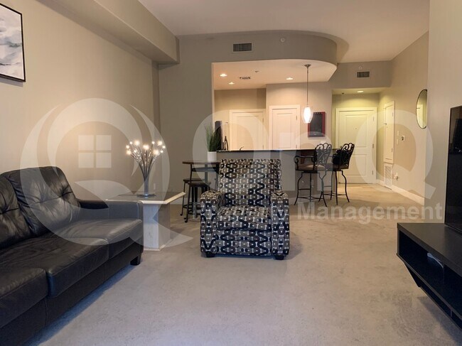 Building Photo - 945 E Playa Del Norte Dr
