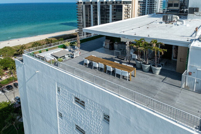 6450 Collins Ave - Ocean Park Condominiums