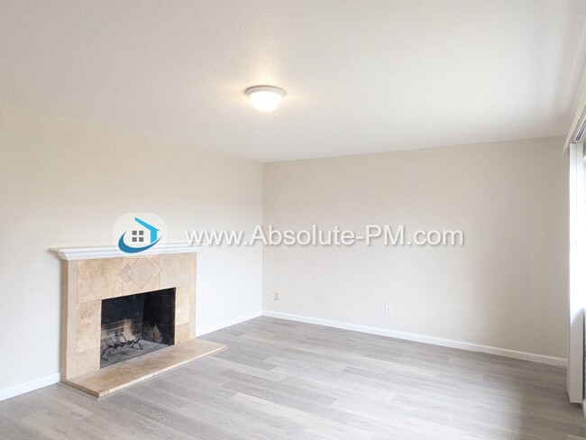 Foto del edificio - 3 Bed / 2 Bath Home in a Desirable Pocket-...