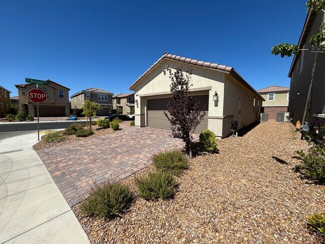 Foto del edificio - Beautifully Upgraded Single-Story 2BED/2BA...