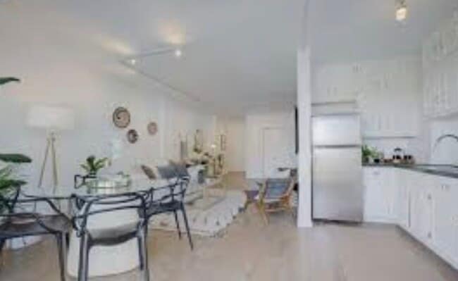 Building Photo - 999 N Doheny Dr