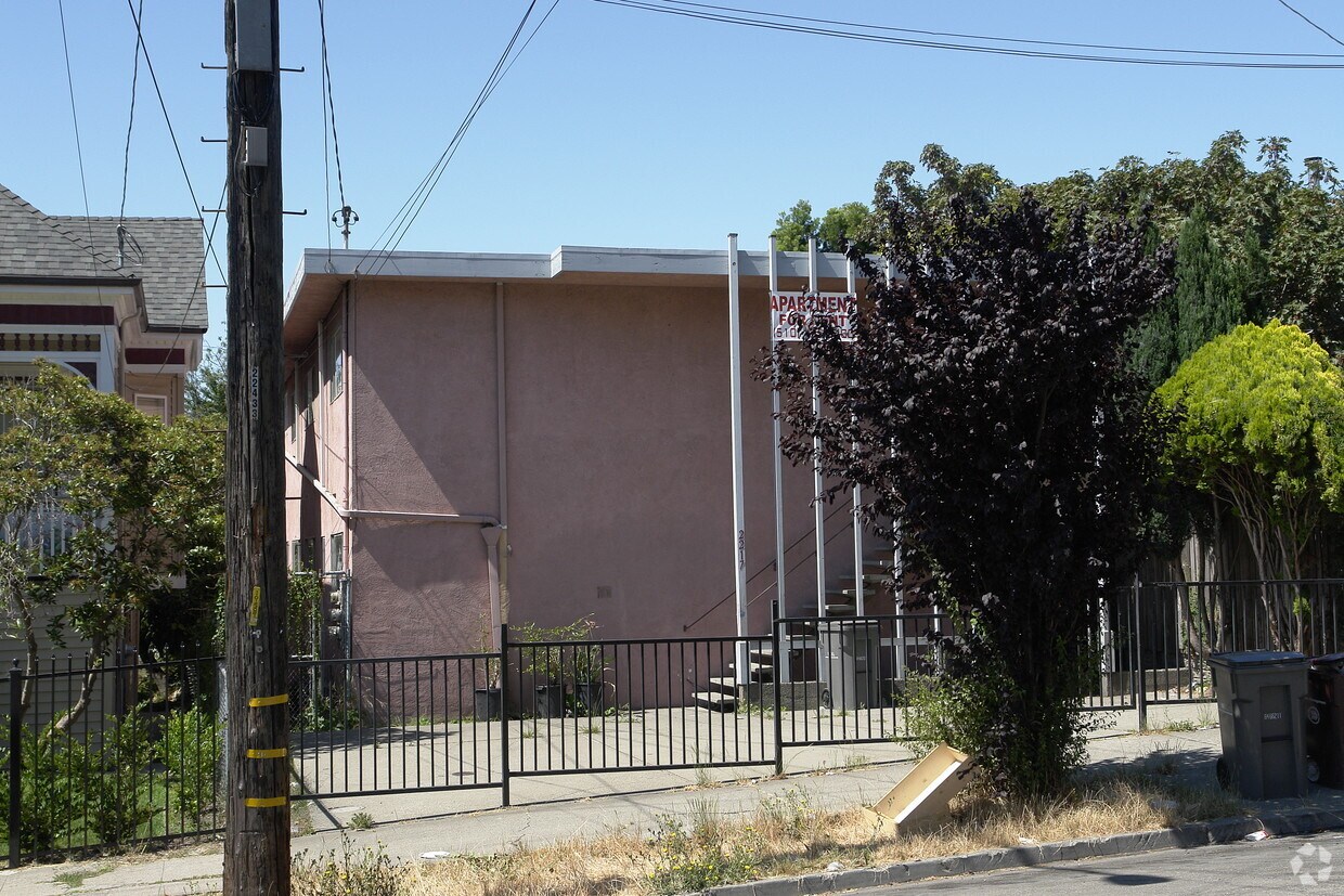 Foto del edificio - 2217 E 21st St