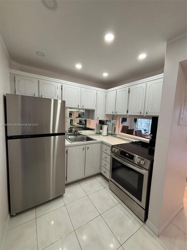 Building Photo - 2859 Leonard Dr