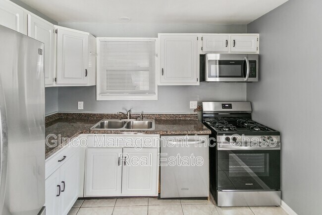 Foto del edificio - 17561 Hillside Ave
