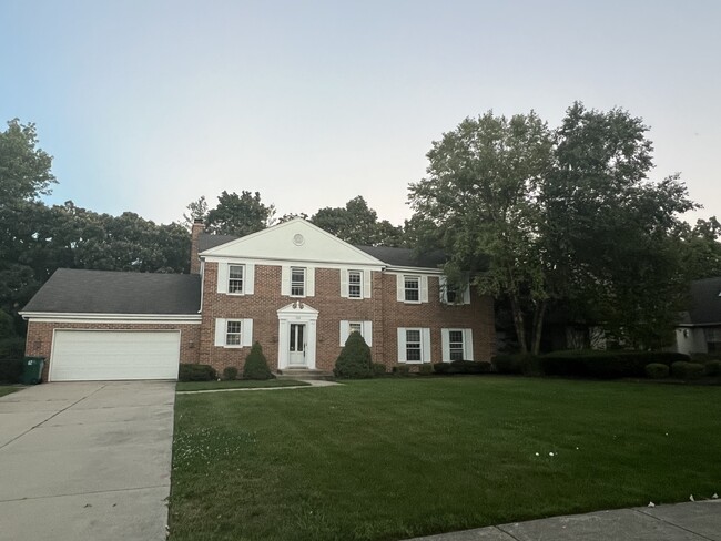 Building Photo - 725 Charlemagne Dr