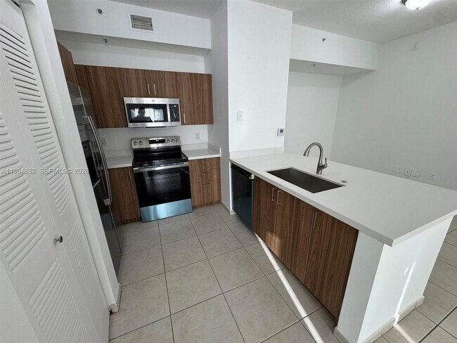 Foto del edificio - 7280 NW 114th Ave