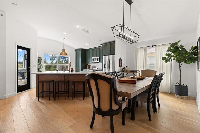 Foto del edificio - 870 Bayou View Dr