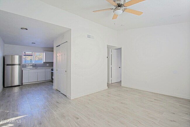 Foto del edificio - 949 E Roma Ave