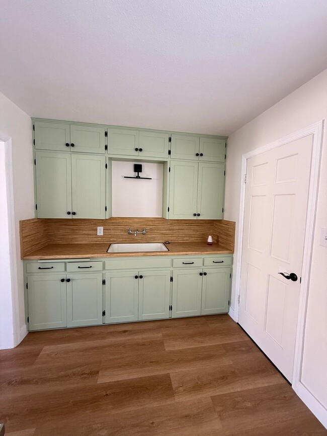 Foto del edificio - Beautifully restored 1 bed 1 bath home