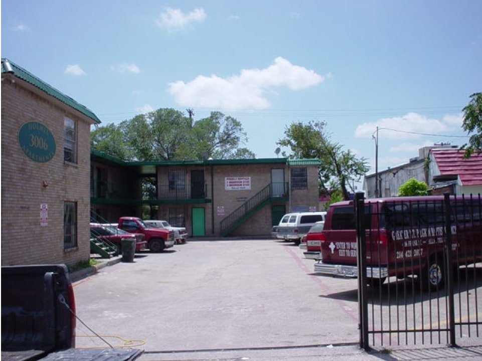 Primary Photo - Holmes Apartments