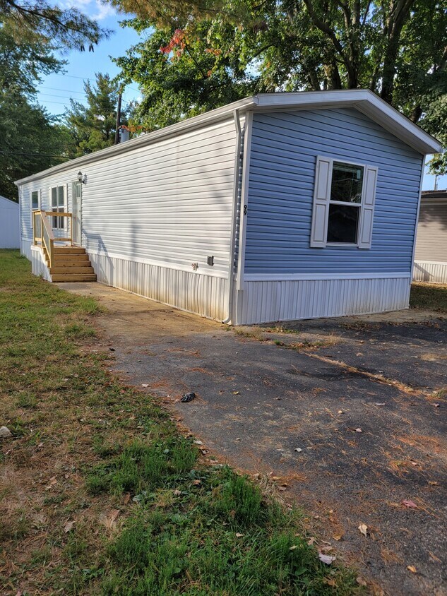 Building Photo - 99 Calumet Dr