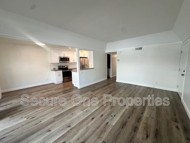 Building Photo - 2869 Instone Ct