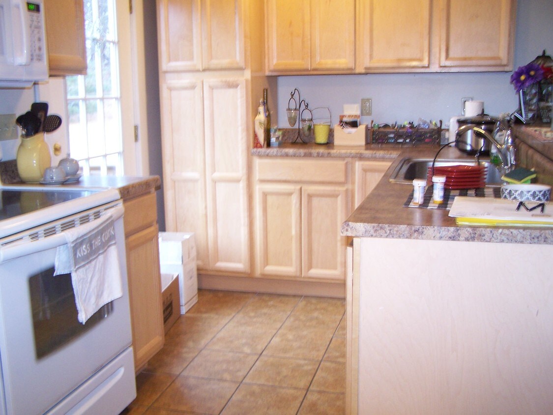 Kitchen - 2 Wilsonville Rd