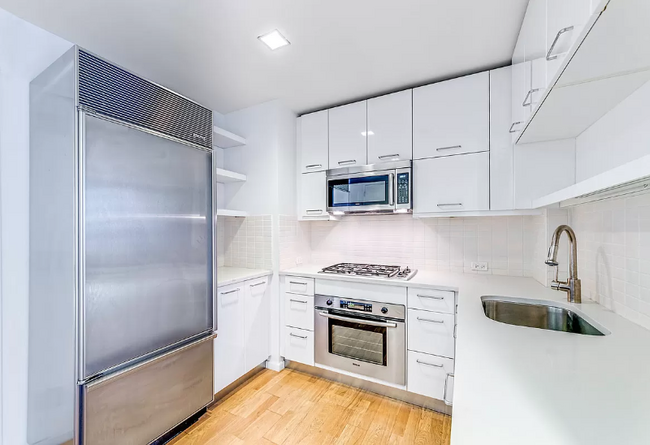 Foto del edificio - 634 W 42nd St