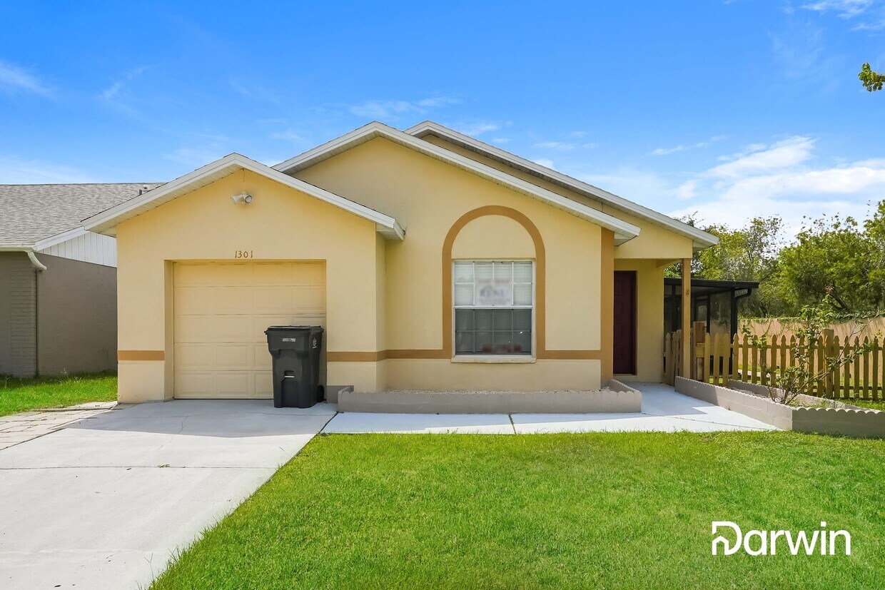 Primary Photo - 1301 Mohrlake Dr, Brandon, FL 33511