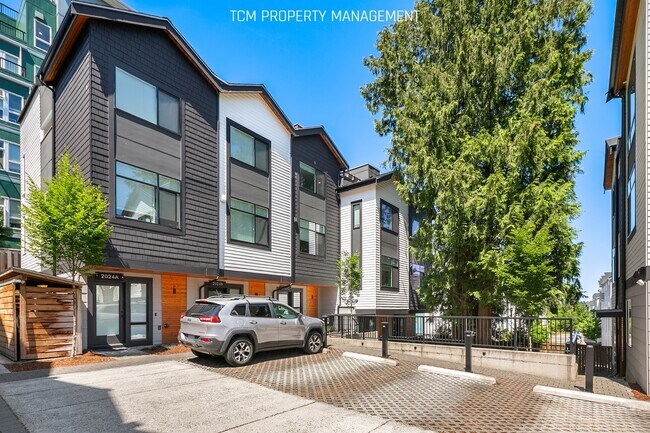 Building Photo - 2024E NE 85th St