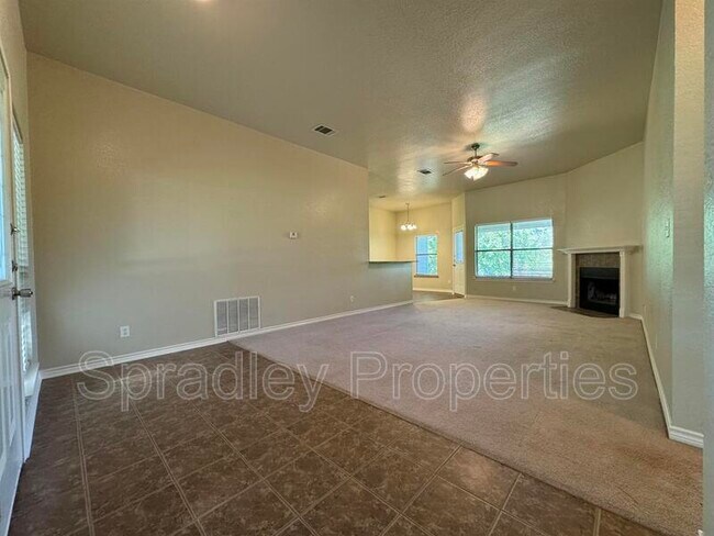 Foto del edificio - 4504 Canyon Ridge Dr