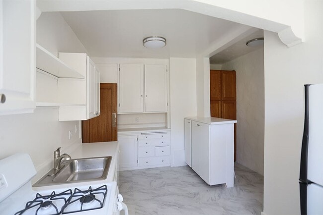 Building Photo - OPEN HOUSE: Sunday (11/2) 12:30pm-1:00pm E...