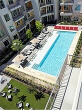 Building Photo - 1702 E 4th St