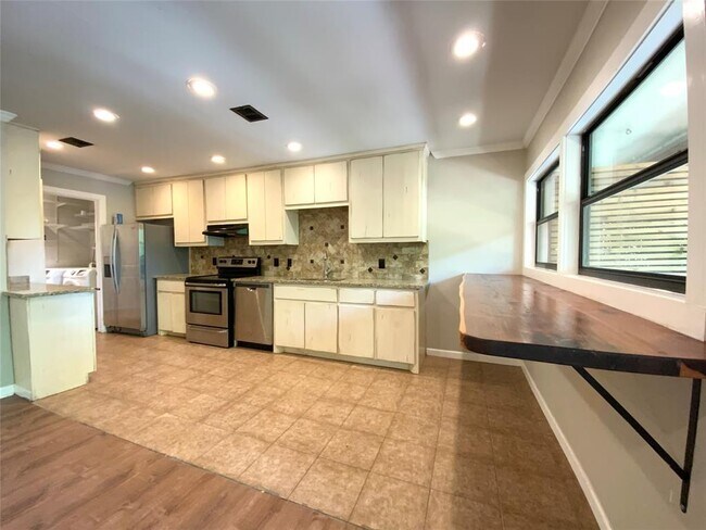 Foto del edificio - 2807 Edgewater Dr