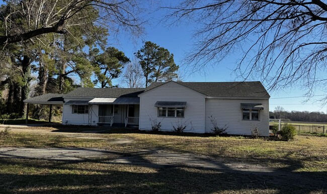 Building Photo - Well kept home in Rural Vanceboro area