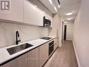 Building Photo - 425 Front St E