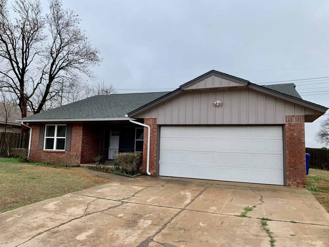 Primary Photo - 310 Wewoka Dr