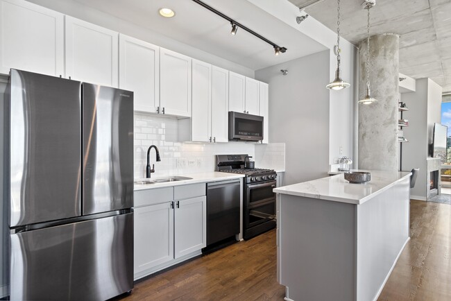 Building Photo - 720 N Larrabee St