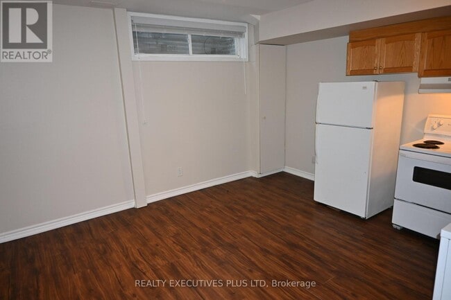 Building Photo - 43 Pear Tree Mews