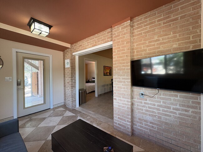 Foto del edificio - 2819 N Woodland Ave