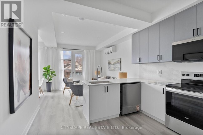 Building Photo - 589 Oakwood Ave