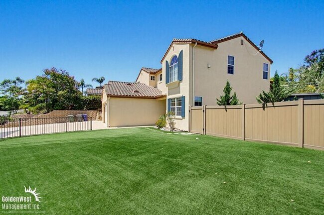 Foto del edificio - Elegant 5Bdm 3Ba Hilltop Home In Fallbrook!