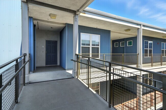 Building Photo - Spacious Andante Top-Floor 2/2 Condo Avail...