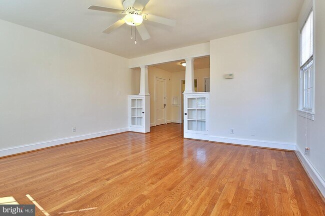 Foto del edificio - 2328 40th St NW