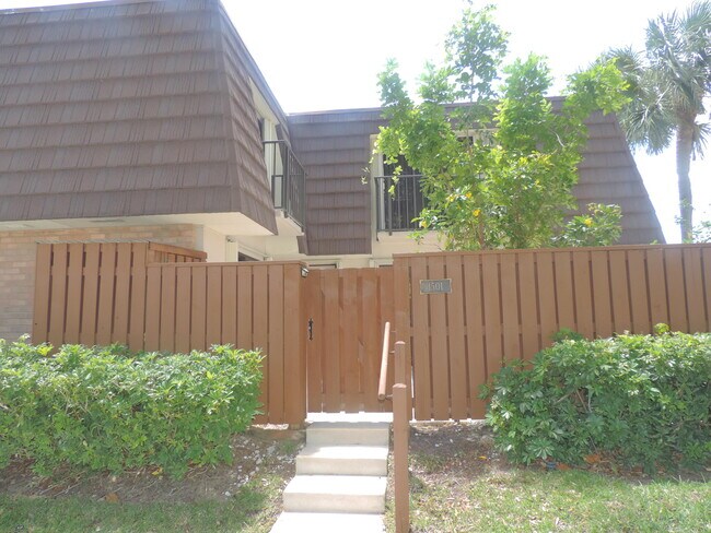 Building Photo - 1501 15th Ct
