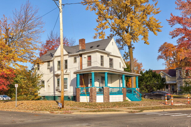 Foto del edificio - 2323 S Washington Ave