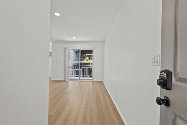 Building Photo - 15286 Sutton St