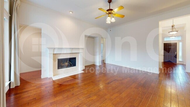 Foto del edificio - 1219 Bridgeway Ln